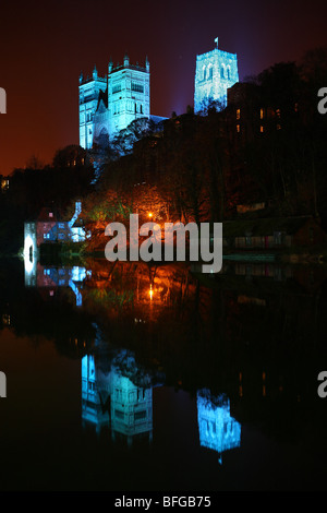 La Cattedrale di Durham accesa durante il Festival della luce a novembre 2009, Inghilterra, Regno Unito Foto Stock