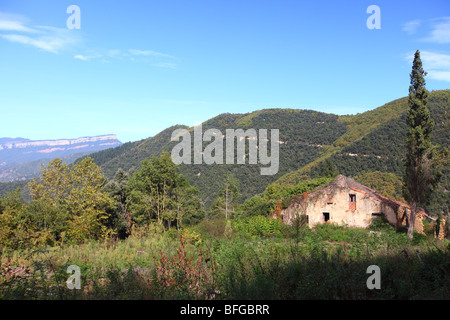 Spagna, Cataluna, casa villa vecchia fattoria devastata demolita casa, obsolete e superate, fuori-di-data, antiquata Foto Stock