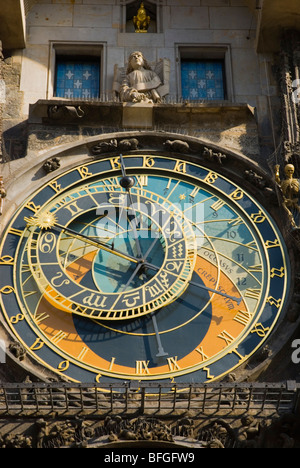 Orologio astronomico Orloj a Staromestska Radnice il Municipio della Città Vecchia di Praga Repubblica Ceca Europa Foto Stock