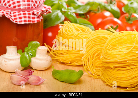 Ingredienti per la pasta italiana La cucina del pasto Foto Stock