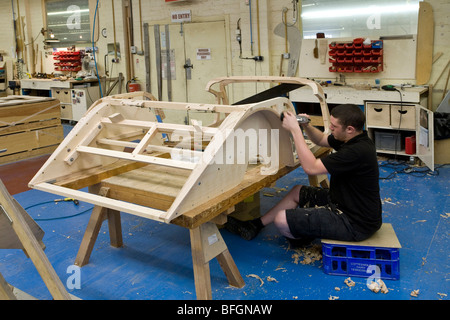 Morgan Roadster Car body essendo costruito al Motor Motor Car Company, Link Malvern, Worcestershire, Regno Unito. Foto Stock