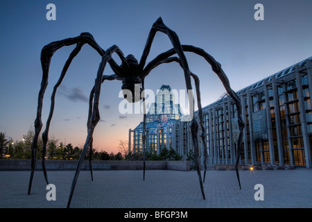 Statua che si trova nella parte anteriore della Galleria Nazionale di Arte Moderna, Ottawa, Ontario, Canada Foto Stock