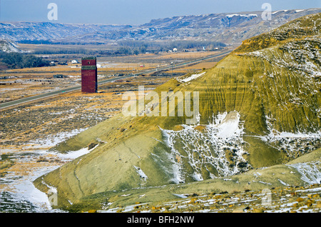 Elevatore granella nella città fantasma. Dorothy, Alberta, Canada Foto Stock