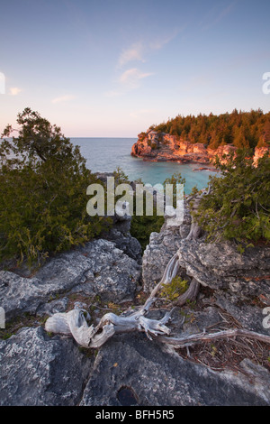 Indian Head Cove al tramonto su Georgian Bay lato della penisola di Bruce Foto Stock