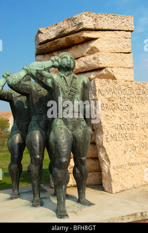 Memoriale per i soldati ungherese della Guerra Civile Spagnola Brigade - Memento Sculpture Park ( Szobaopark ) Budapest, Ungheria Foto Stock