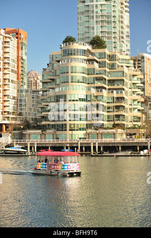 Aquabus Ferry in False Creek, Vancouver, British Columbia, Canada Foto Stock