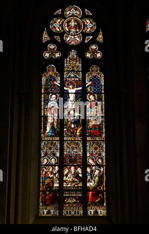 Kirchenfenster mit der Abendmahlszene in der katholischen Sankt Vitus-Kirche in Freren, Lingener Hoehe, Emsland, Bassa Sassonia Foto Stock