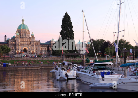 Victoria Inner Harbour con BC edificio del Parlamento, Victoria, Colombia britannica, Canada Foto Stock