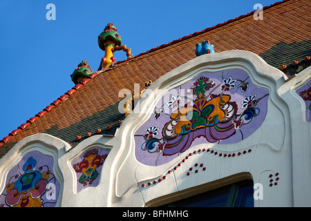 Il 1902 Art Nouveau (Sezesszion) Cifra Palota (Cifra Palace) con piastrelle Zolnay, Ungheria Kecskemet Foto Stock