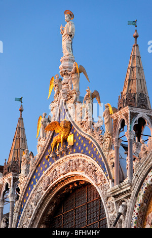 Architettura dettagliata della Basilica di San Marco a Venezia, Veneto Italia Foto Stock