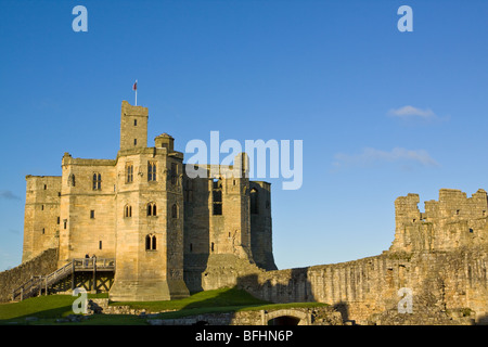 Il castello di Warkworth in Northumberland. Sede della famiglia Percy Foto Stock