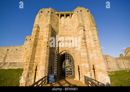 Il castello di Warkworth in Northumberland. Sede della famiglia Percy Foto Stock