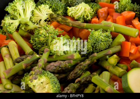 Verdure crude- close up e pronto per la cottura. Foto Stock