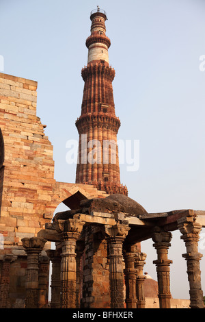 Architettura dettagli al Qutab Minar complesso, New Delhi, India. Foto Stock