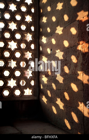 Architettura dettagli al Qutab Minar complesso, New Delhi, India. Foto Stock