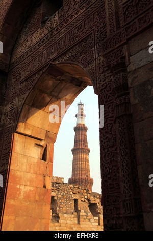 Architettura dettagli al Qutab Minar complesso, New Delhi, India. Foto Stock