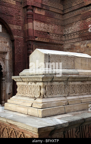 Architettura dettagli al Qutab Minar complesso, New Delhi, India. Foto Stock