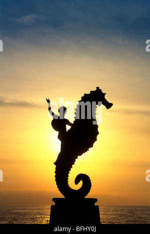 Seahorse statua sul Malecon Puerto Vallarta, Messico Foto Stock