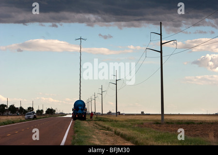 Un Doppler su ruote carrello viene parcheggiato a fianco della strada in western Kansas, Stati Uniti d'America, 10 giugno 2009. Foto Stock