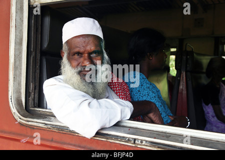 Sri Lanka, la principale stazione ferroviaria est da Colombo nel paese collinare, attraverso Kandy, Nanu Oya, per Nuwara Eliya e Ella di Badulla Foto Stock