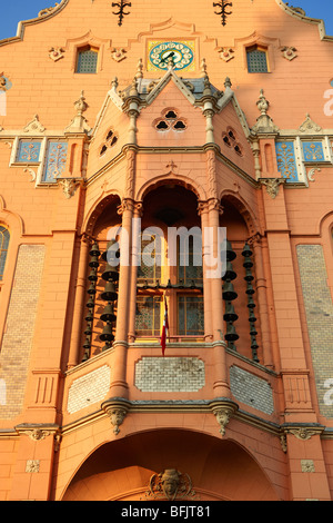 Campanile di stile Art Nouveau (Sezession) Municipio progettato da Lechner d n con piastrelle Zolnay, Ungheria Kecskem t Foto Stock