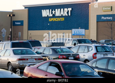 Un Wal-Mart retail posizione nella periferia del Maryland. Foto Stock