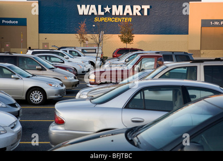 Un Wal-Mart retail posizione nella periferia del Maryland. Foto Stock