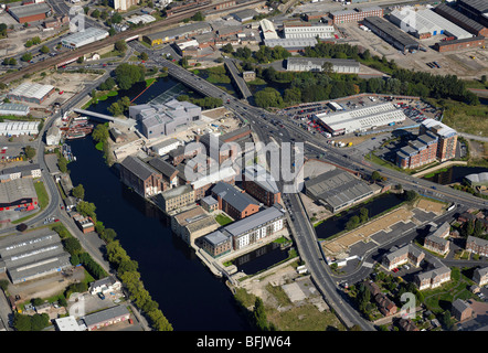 Zona di sviluppo lungomare accanto al fiume Calder, Wakefield, West Yorkshire, compresa la nuova Barbara Hepworth Gallery Foto Stock