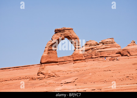 Delicate Arch nel Parco Nazionale Arches, Utah, come visto da un'area ha chiamato il punto di vista superiore Foto Stock