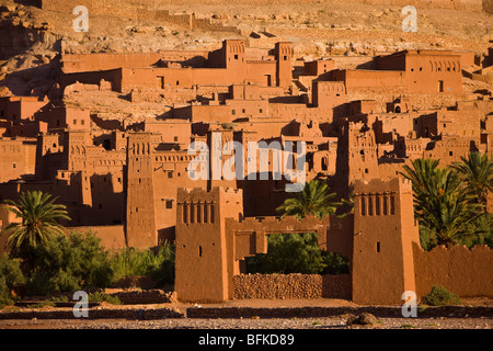 Provincia di Ouarzazate, Marocco - Ksar di Ait Benhaddou. Questo mudbrick fortificato kasbah è un sito Patrimonio Mondiale dell'UNESCO. Foto Stock