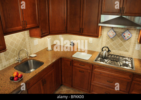 Area di lavoro in una cucina rimodellato da un angolo alto Foto Stock