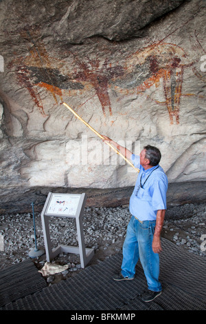 Guida sottolineando native American arte del tetto in sorte Bell Shelter Seminole Canyon Texas USA Foto Stock