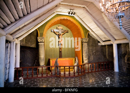 La Cappella della Santa Croce nella miniera di sale di Wieliczka. Vicino a Cracovia in Polonia. Foto Stock