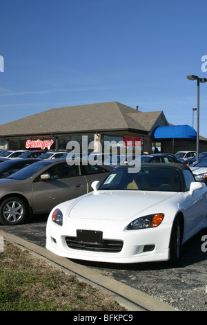 Vendita di auto nuove molto. Foto Stock
