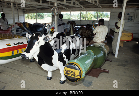 Modello di enorme bare al direttore funebre s store ad Accra in Ghana bare tradizionali di Accra, in Ghana Foto Stock