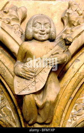 Beverley Minster, pietra intagliata musicista Liuto Liuto citern citerns guitar chitarre musica medievale musicisti a corde di stringa Foto Stock