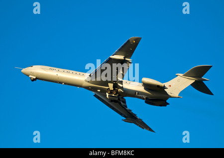 RAF VC 10 tanker aeromobili in fase di decollo dalla Kinloss Air Base nel Morayshire Scotland SCO 5559] Foto Stock