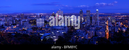 Lo Skyline di Montreal al crepuscolo, Quebec, Canada Foto Stock