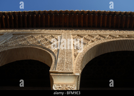 Stucchi sul padiglione settentrionale del Generalife, l'Alhambra di Granada, Andalusia, Spagna Foto Stock