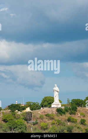 Statua di Gesù Cristo che si affaccia sul porto di Havana Foto Stock