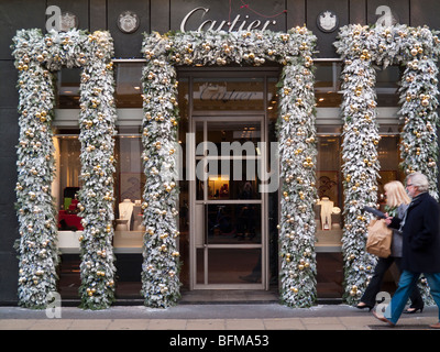 Cartier display di Natale, Old Bond Street, Mayfair, London, England, Regno Unito Foto Stock