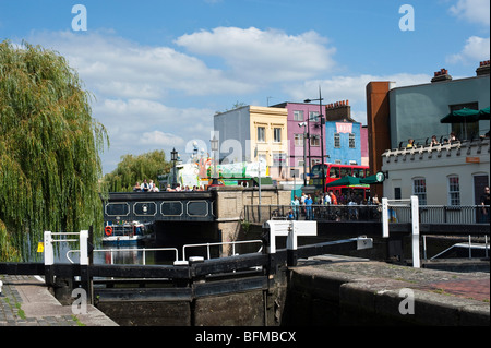 Il Hampstead Road lock sul Regent's Canal, Camden Town, Londra Foto Stock