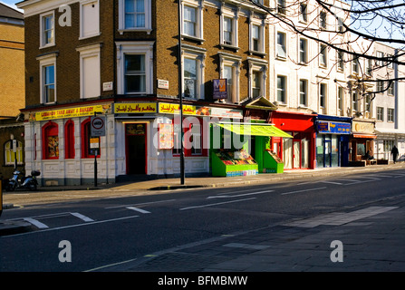 Colorata area dello shopping, Harrow Road, Londra; Inghilterra; Regno Unito; Europa; l'Europa Foto Stock