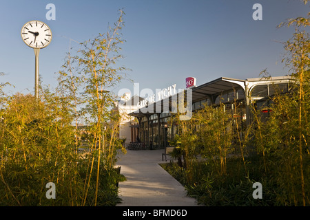 La Vichy stazione ferroviaria, rinnovato nel 2009 (Allier - Francia). Gare SNCF de Vichy rénovée en 2009 (Allier - Auvergne - Francia). Foto Stock