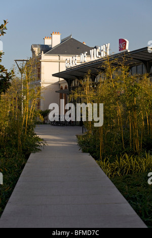 La Vichy stazione ferroviaria, rinnovato nel 2009 (Allier - Francia). Gare SNCF de Vichy rénovée en 2009 (Allier - Auvergne - Francia). Foto Stock