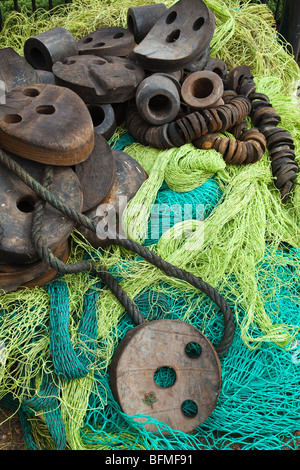 Le reti da pesca in banchina, Scarborough Harbour, North Yorkshire Regno Unito Foto Stock