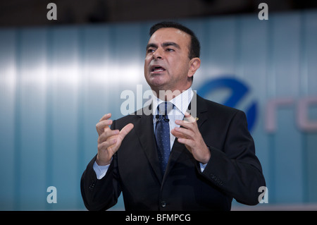 Carlos Ghosn CEO di Nissan durante una presentazione per la stampa al 2009 Tokyo Motor Show. Foto Stock