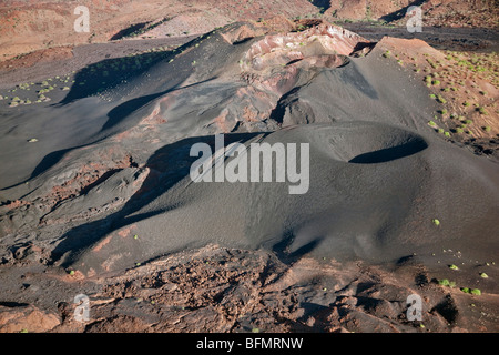 Alcuni dei numerosi crateri vulcanici punteggiando il costone vulcanico, noto come la barriera Foto Stock