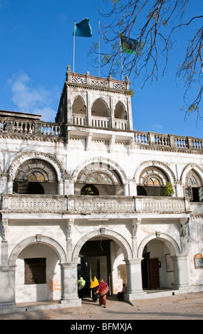 Tanzania, Zanzibar Stone Town. Costruito intorno al 1900, l'edificio Bharmal sul Creek Road case Zanzibar Consiglio Comunale. Foto Stock