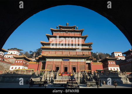 La Cina, nella provincia di Hebei, Chengde, Sito Patrimonio Mondiale dell'Unesco, Puning si tempio esterno (1755) Foto Stock